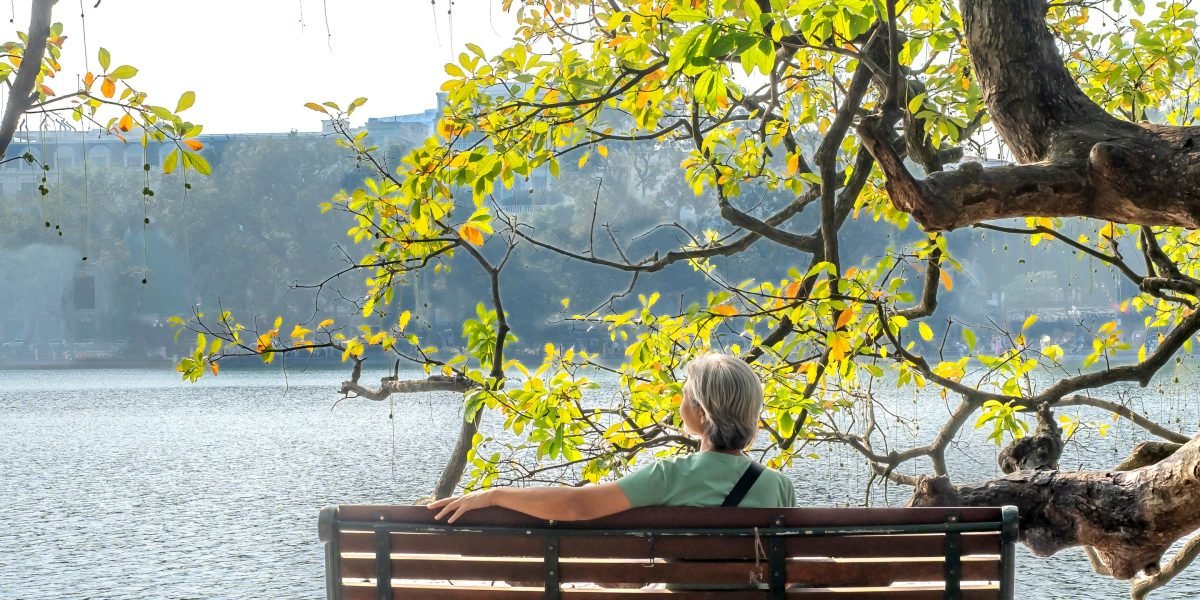 Experiencing the calming effect of natural surroundings, a powerful visual cue for reducing stress.